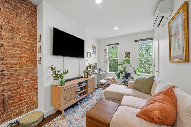 Building Photo - 342 7th St Unit 2L Rental