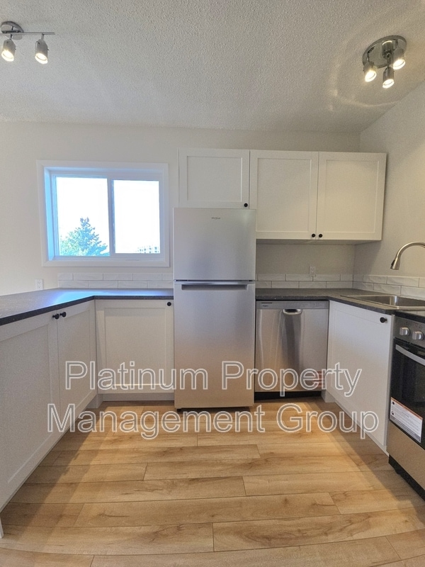 Photo - 1001-1002 2 Ave NW