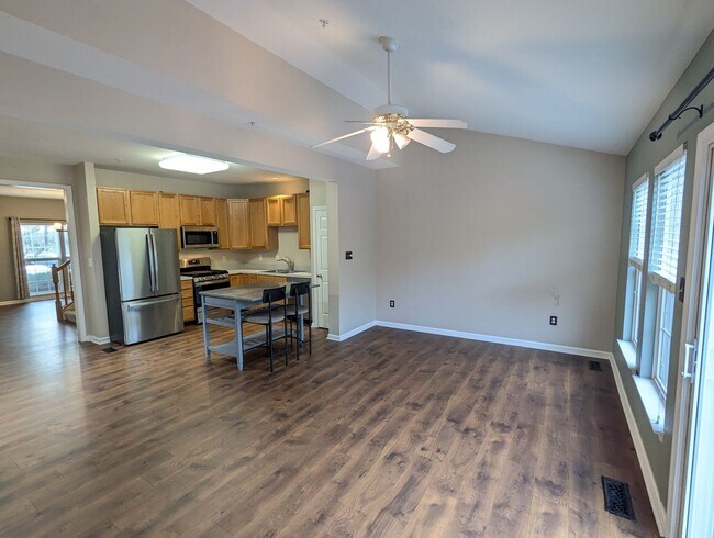 Photo - Beautifully maintained townhouse in Whittier available mid May!