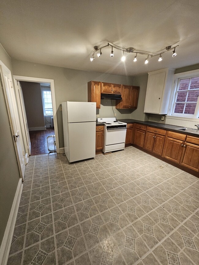 Building Photo - 206 E New St Rental