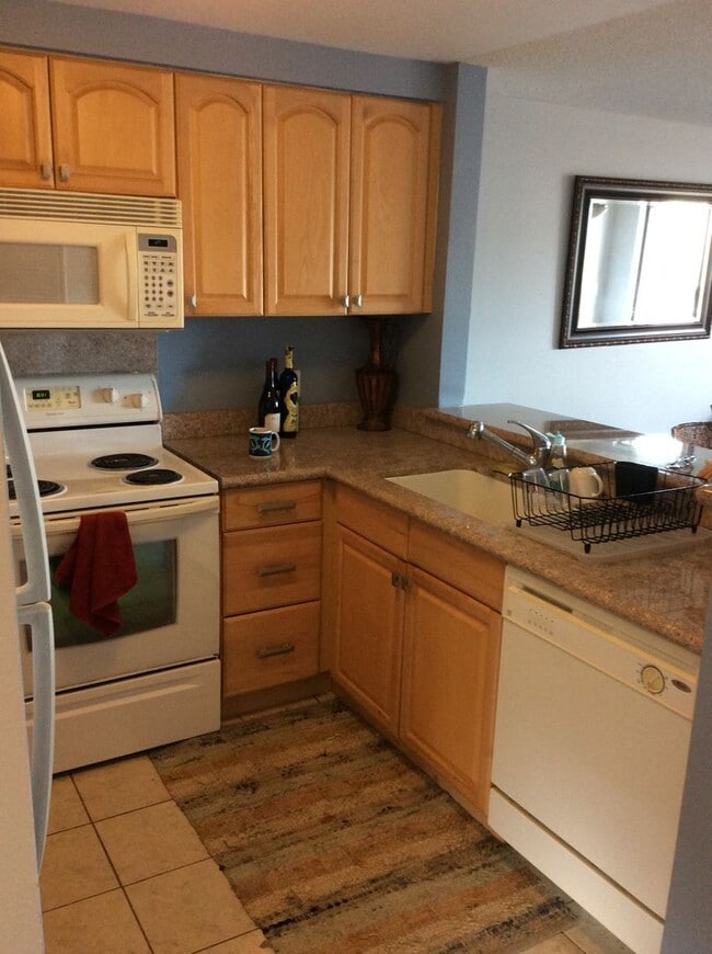 Photo - Mostly furnished upstairs 2 bed., 2 full b... Unit H207