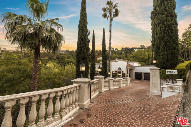 Photo - 3780 1/2 Multiview Dr