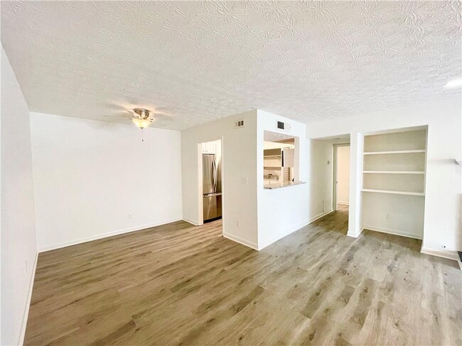 Photo - 320 Park Ridge Cir