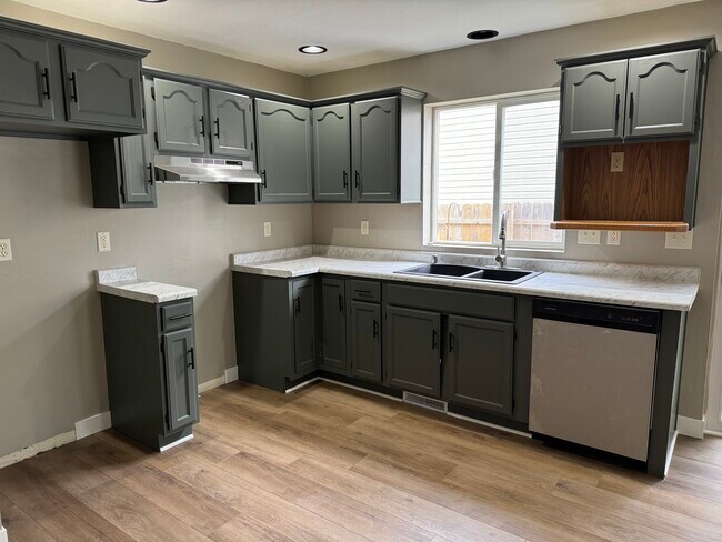 Photo - 1941 S 35th St