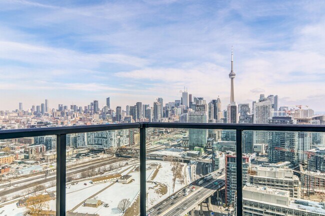 Photo - 219 Fort York Blvd Unit LPH3702