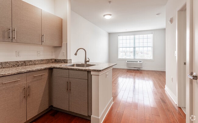 2BR, 1BA - 724SF