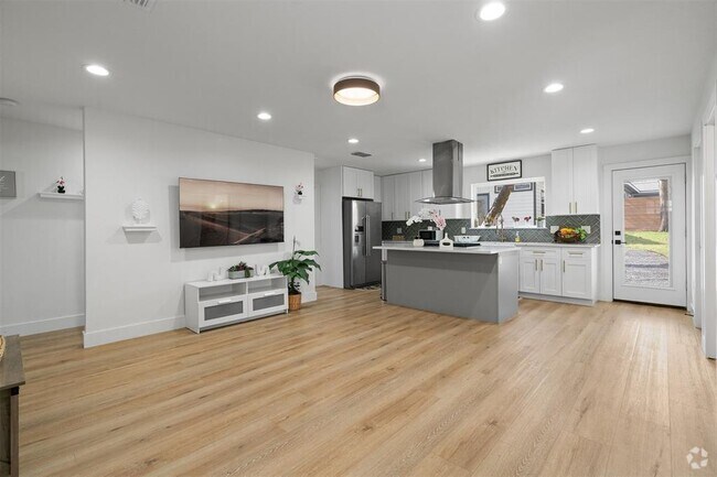 Building Photo - 8516 Contour Dr Rental