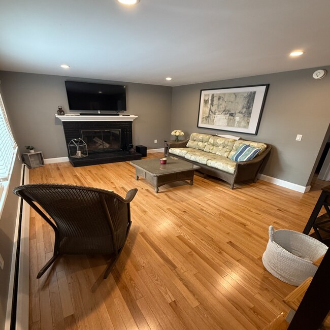 Photo - 3 Crystal Ln