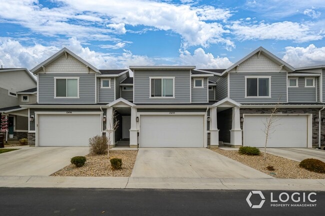 Building Photo - Spacious Townhome in Herriman!