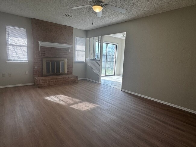 Photo - 314 NE Skyline- AVAILABLE NOW!