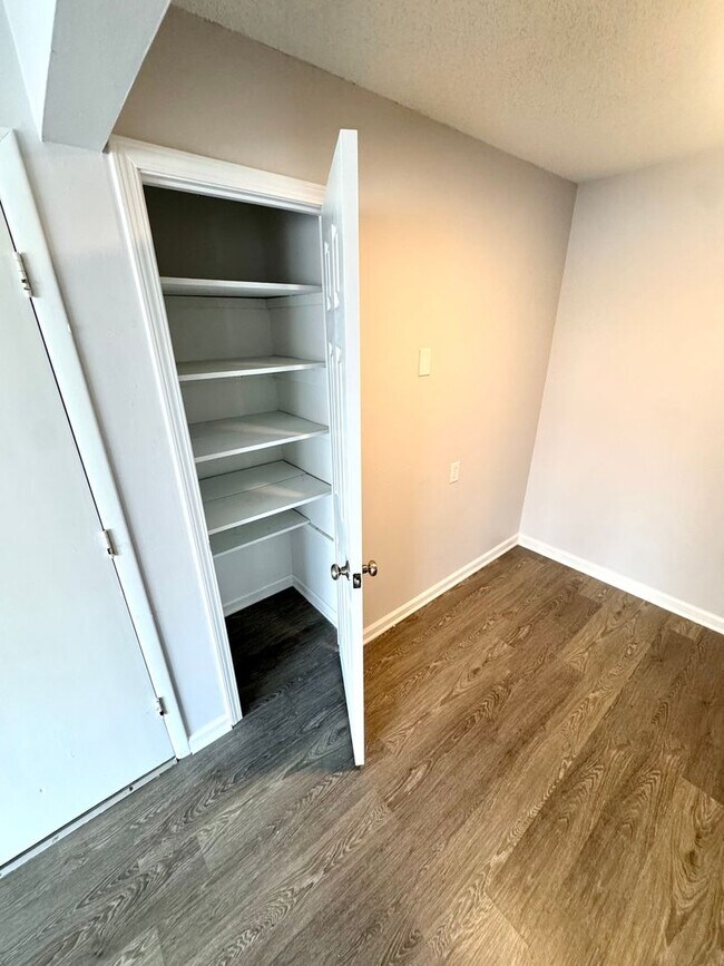 Photo - 2 Bedroom Apartments, Excellent Location! Unidad 1006-9