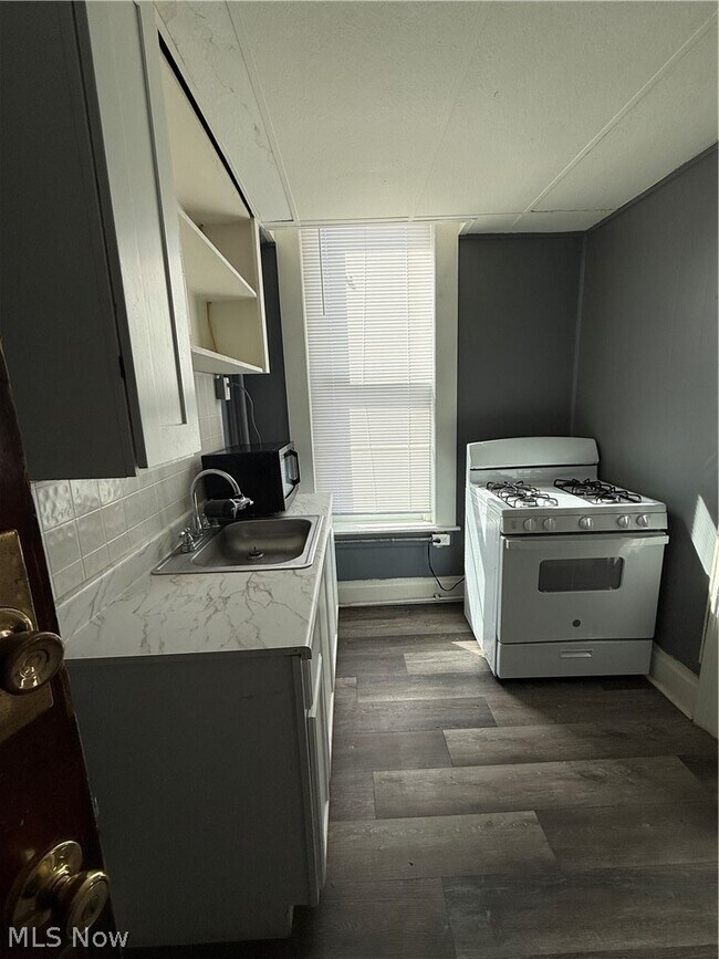 Photo - 320 Woodlawn Ave Unit 5