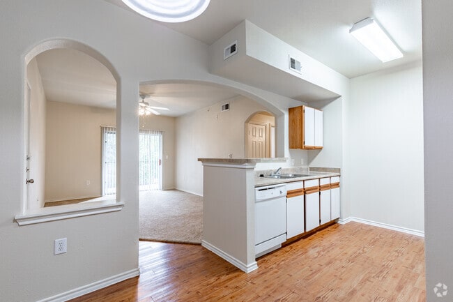 2BR, 2BA - 988 SF