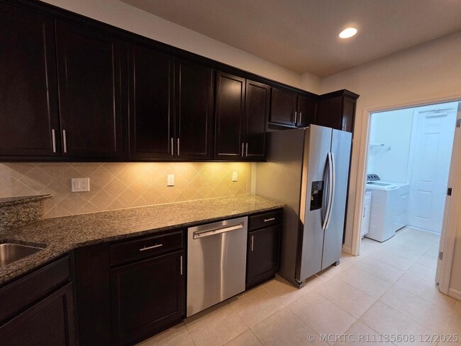 1102 Dakota Dr