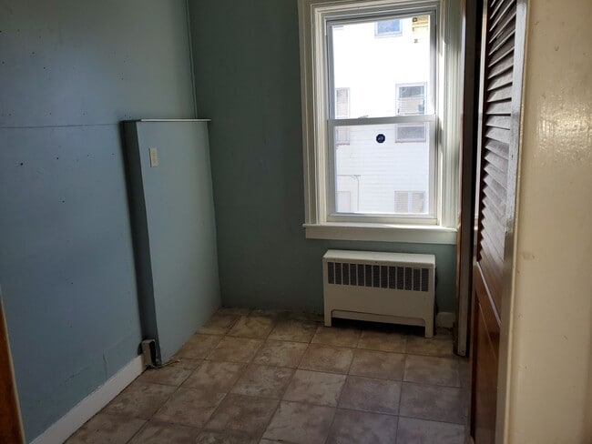 3rd bedroom - 137 Carleton St Unidad 2