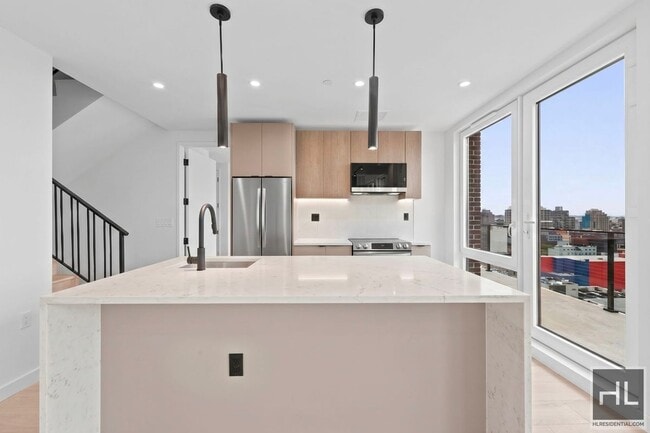 Luxury 3BR with Loft, Two Terraces & In-Unit W/D