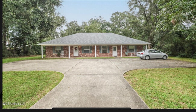 Building Photo - 5594 Daugherty Rd Unit B