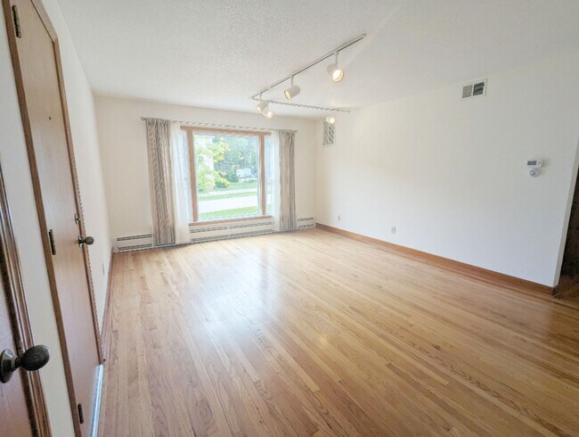Photo - Newly Remodeled 2-Bedroom Apartment – Convenient Location! Unit 2