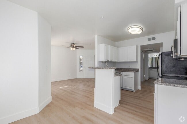 Building Photo - 2 Bedroom 2 Bathroom Condo- Downtown Gilbert