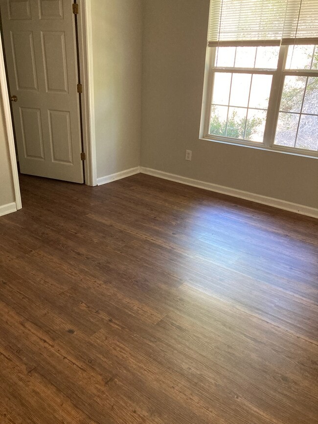 Photo - 240 Jacobs Way