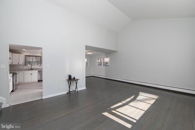 Photo - 332 Woodbine St