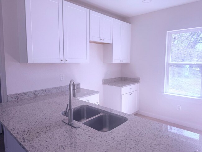 Photo - 326 W Rainey St Casa