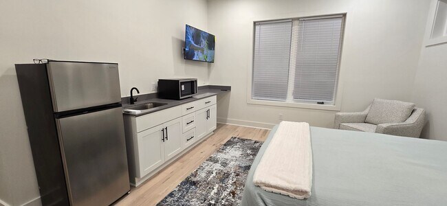 Photo - $1250 ALL-INCLUSIVE!! Stylish Co-Housing Minutes from DWTN! Unit 101