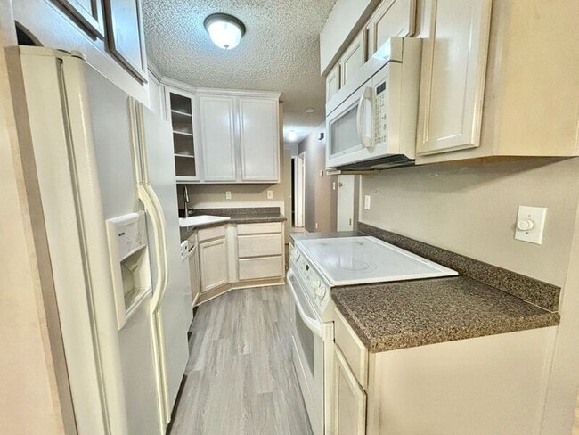 Photo - 9345 Chisholm Rd