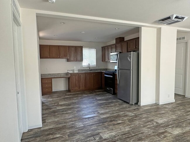 Photo - 591 Childers St