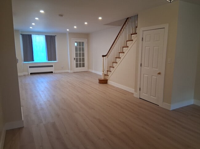 Photo - 6643 Sprague St