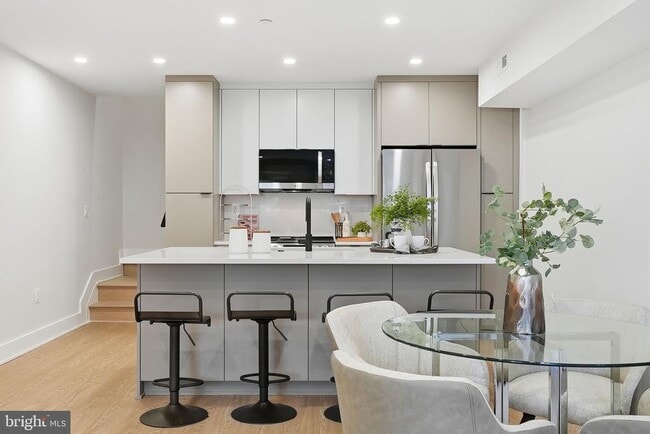 Building Photo - 2134 Wisconsin Ave NW Unit 4