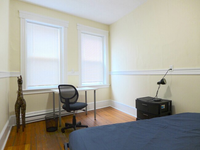Building Photo - 16 S Huntington Ave Rental