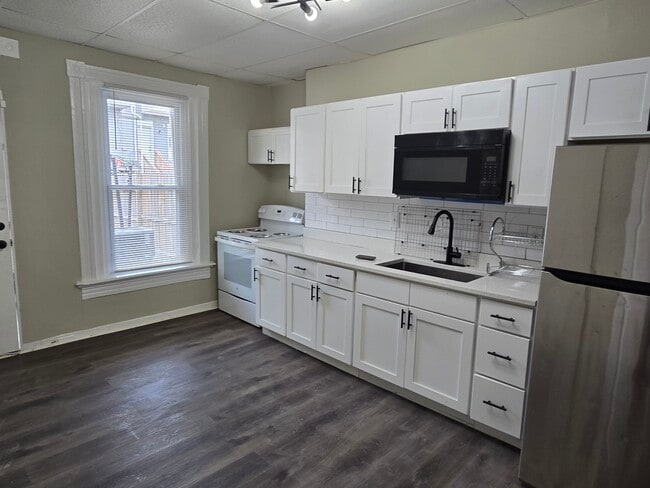 Building Photo - 711 N Streeper St Rental