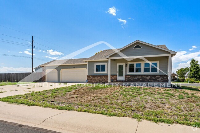 Building Photo - Spacious Home with Fenced Yard and Central AC