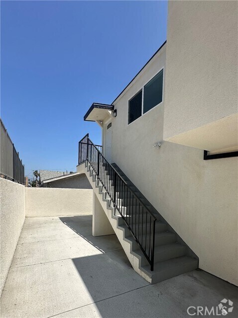 Building Photo - 7728 Laurel Canyon Blvd Rental