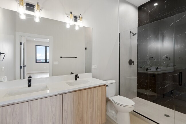 2475 W Foster Ave Unit 206