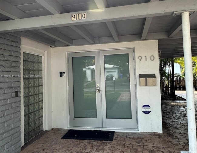 Building Photo - 910 NE 81st St Rental