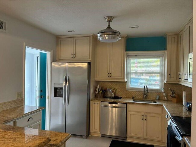 Photo - 2384 Tahitian Ln Unidad 6