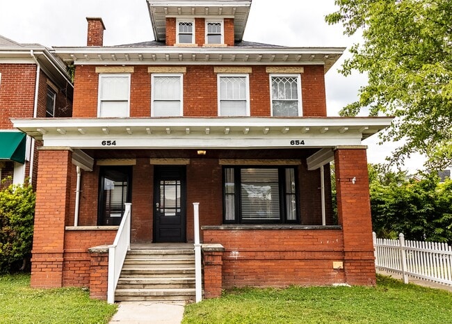 Photo - 654 6th Ave Townhome