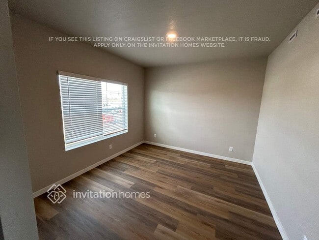 Photo - 970 Cascade Falls St