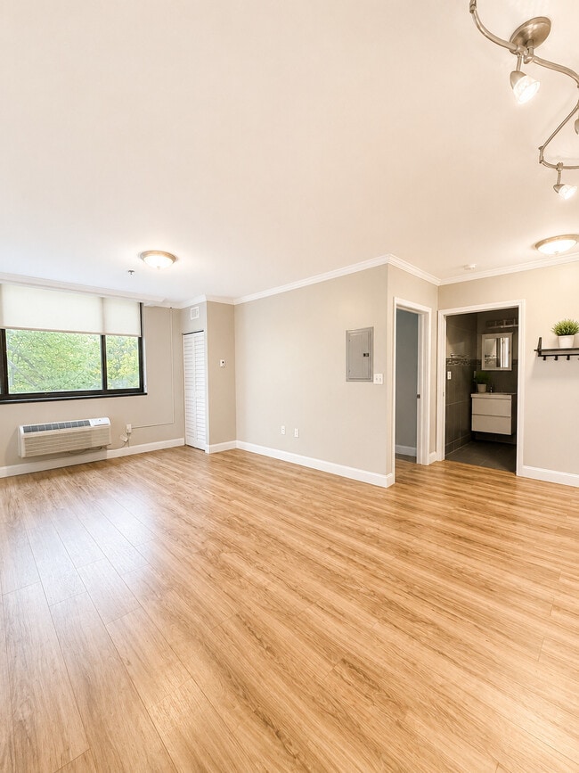 1 dormitorio, 1 baño - 550 pies cuadrados - Sala de estar - 360 Main