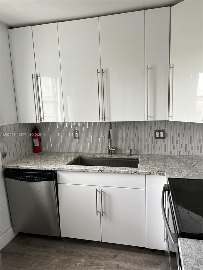 Photo - 941 Crystal Lake Dr Unit 305