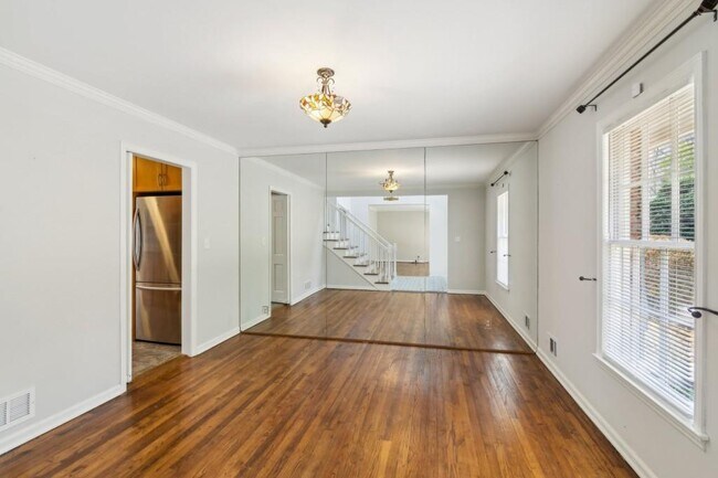 Photo - 355 Westerhall Ct