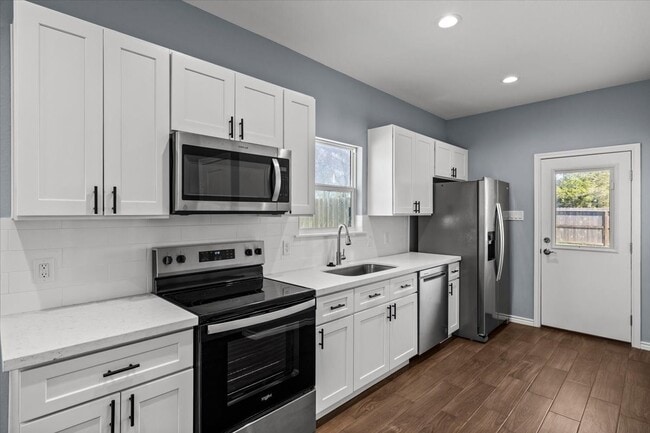 Photo - 6105 Avenue L