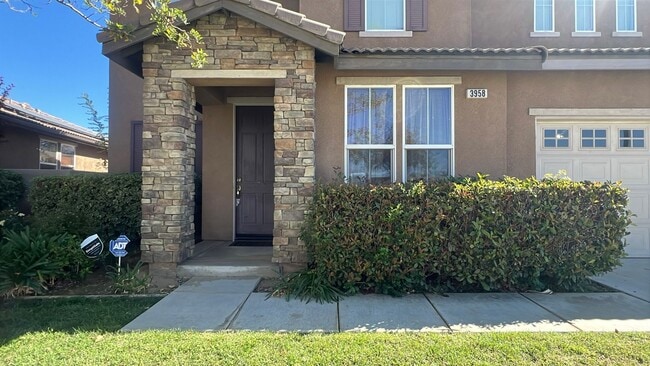 Photo - West Palmdale Home in Golf Course