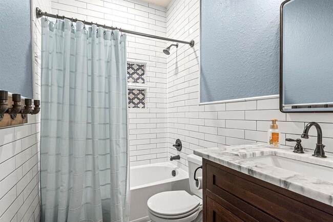 Photo - 2710 Golden Creek Ln