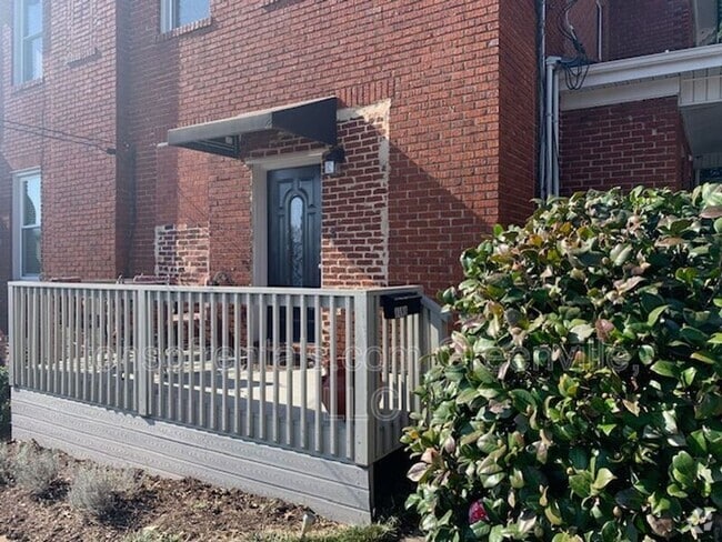 Building Photo - 668 Main St Rental