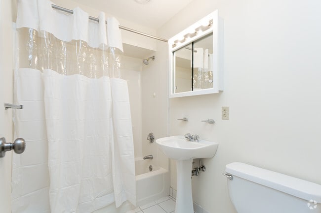 2BR, 2BA - 1,300SF