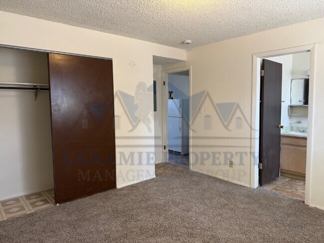 Photo - 706 Downey St Unidad 28