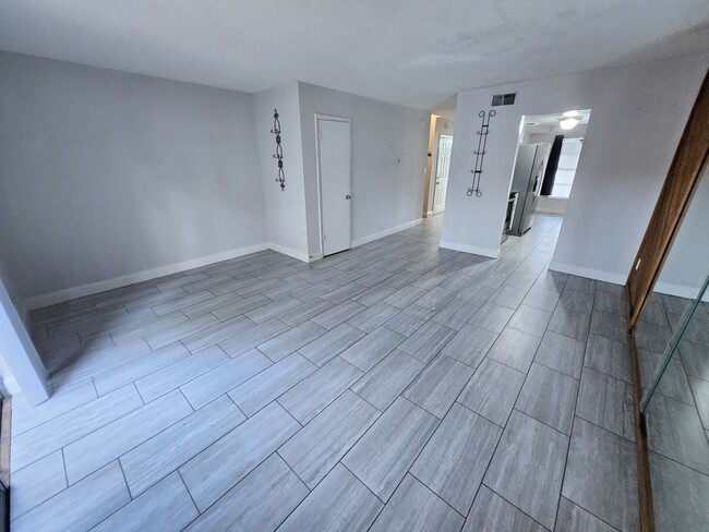 Building Photo - 4825 Lighthouse Cir